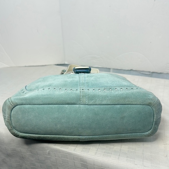 Coach Hamilton Hobo leather handbag
In pastel blue suede - Picture 6 of 11